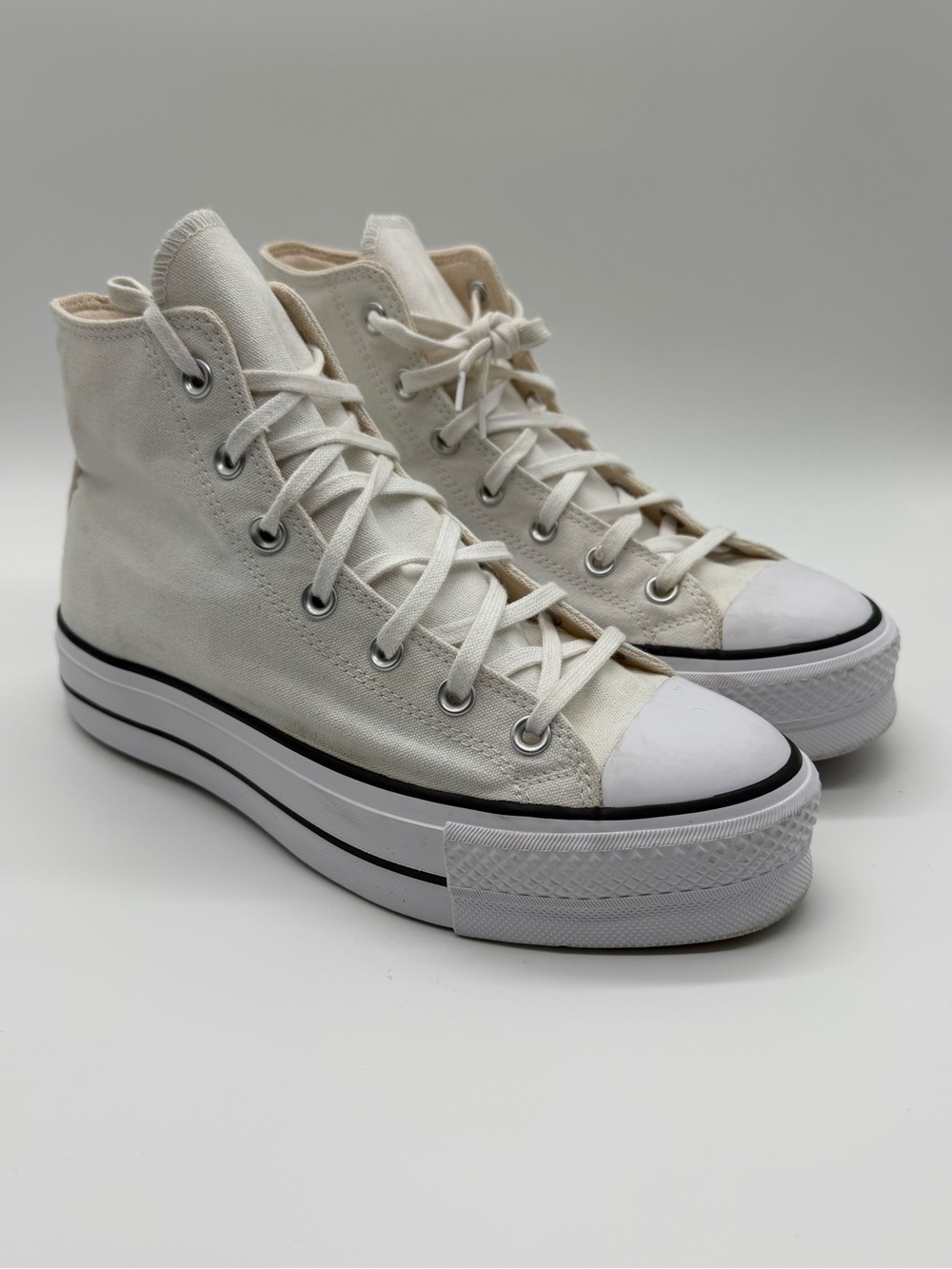 White chucks: Converse Chuck Taylor All Star Lift Platform